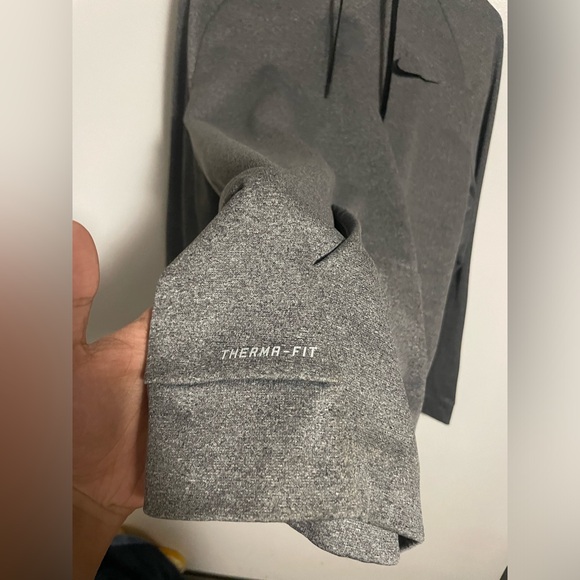 Nike Grey Therma-Fit Hoodie Size Large - Picture 2 of 6